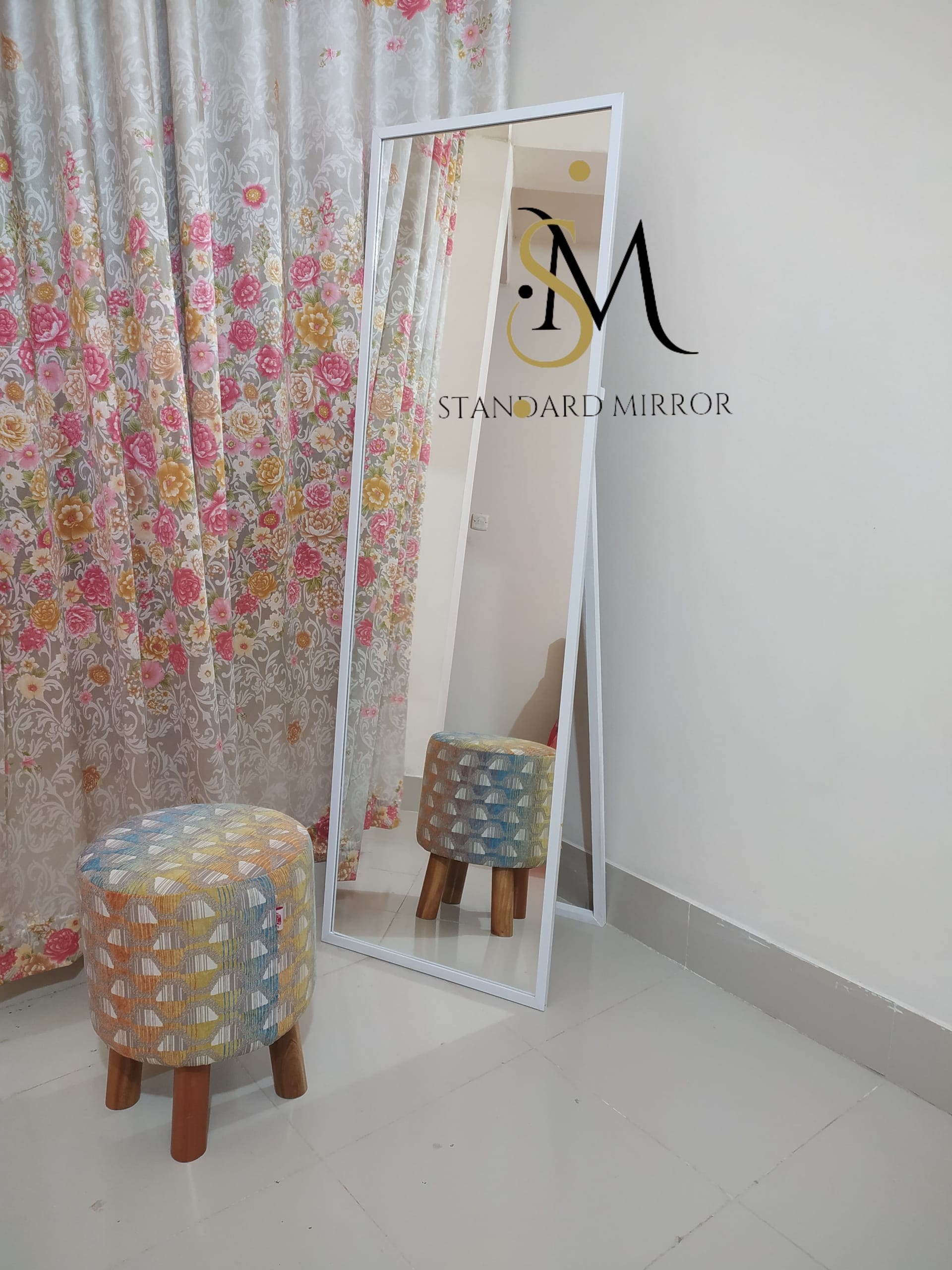 WHITE STAND MIRROR