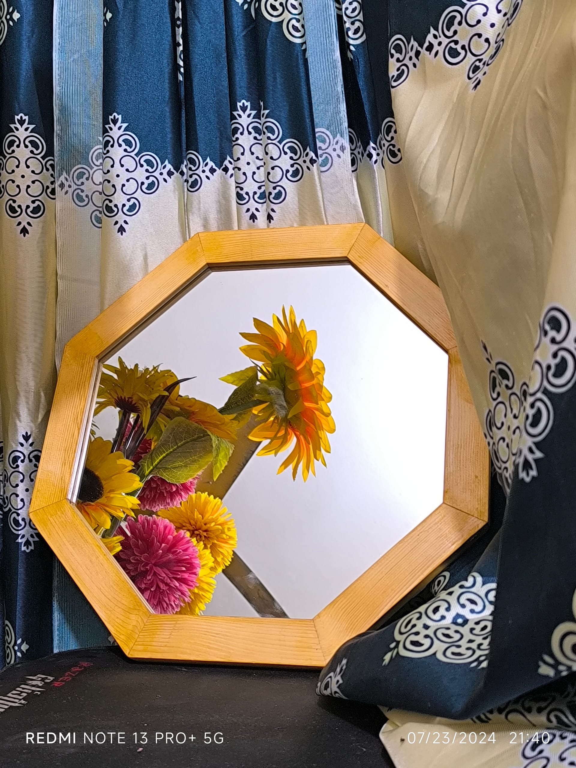 Round mirror